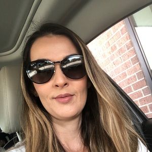 Meet your Posher, Adriana